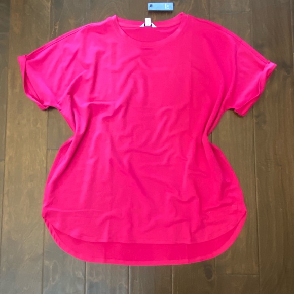 crown & ivy Tops - Short sleeve, Crown & Ivy